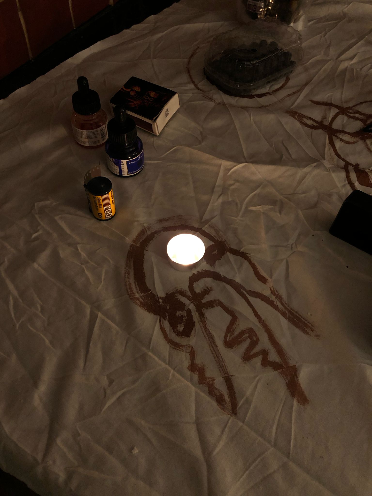 Artist-run space , Paris